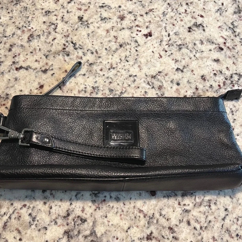 Kenneth Cole Reaction Wristlet Clutch Womens Large Black Leather Minimalist Zip